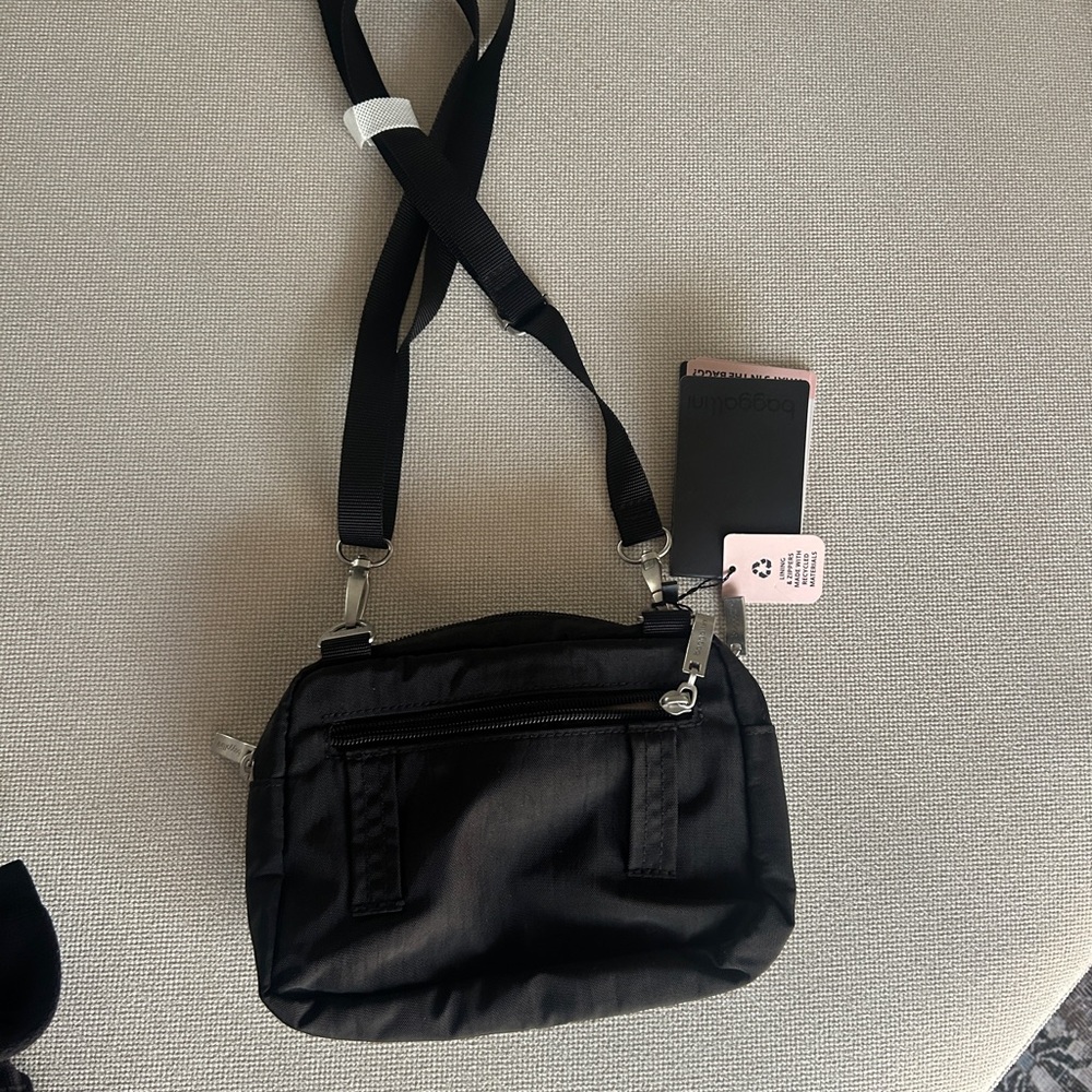 Baggallini Black Crossbody Nylon Organizer Bag - Picture 4 of 5